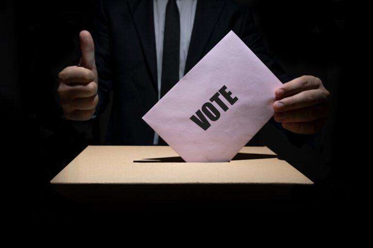 門診公告|敦御牙醫1/13(六)選舉日休診 1 voters in suits using voting 2023 11 27 04 53 37 utc 1